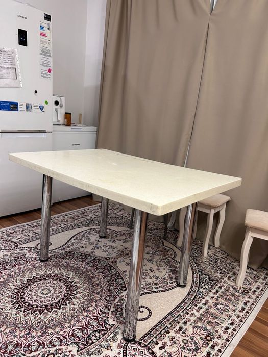 Продам кухонный стол