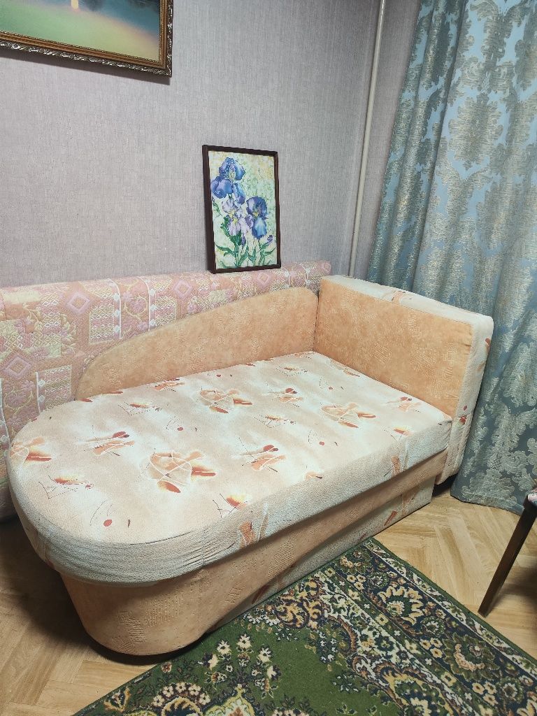 Угловая тахта с отделом для хранения