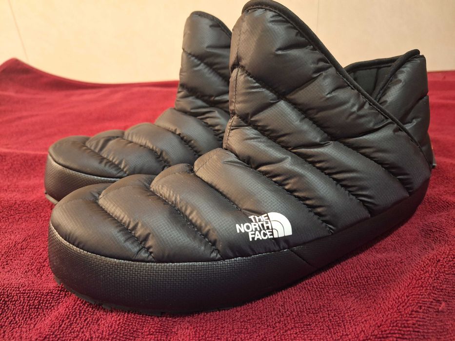 Чисто нови зимни боти THE North Face.,TRACTION BOOTIES.