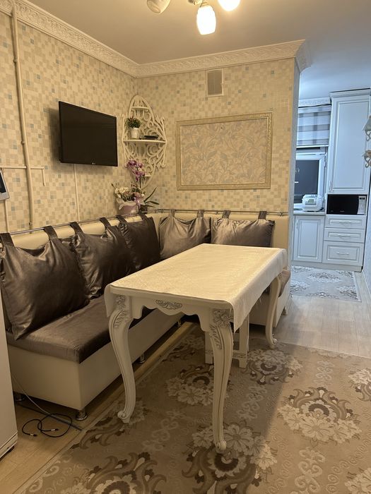 Кухонный уголок со столом