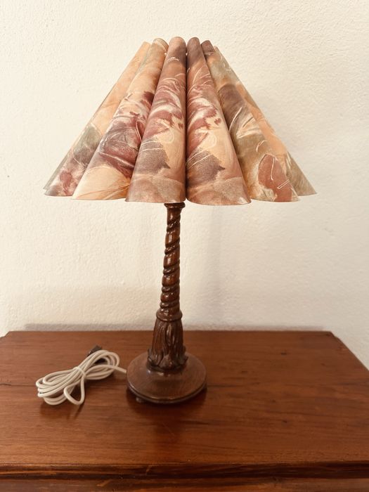 Скандинавска антикварна настолна лампа