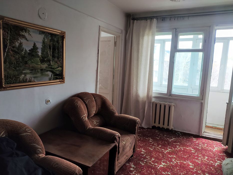 Продам 2 кресла и журнальный столик
