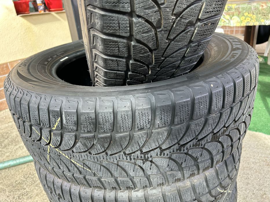 4 зимни гуми за Джип bridgestone 235 60 18