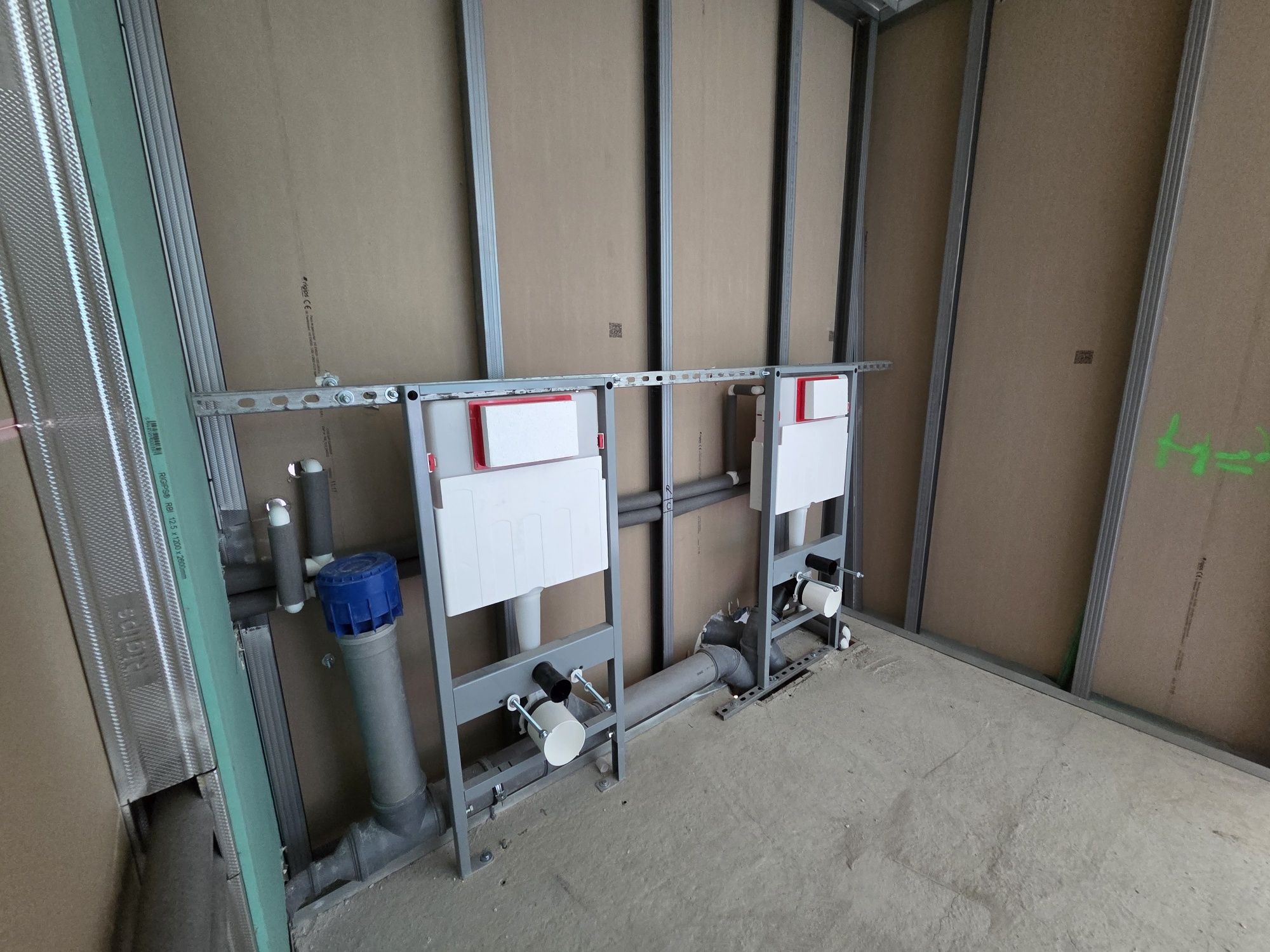 Executam lucrări de instalații sanitare/excavatii/carotari/renovari