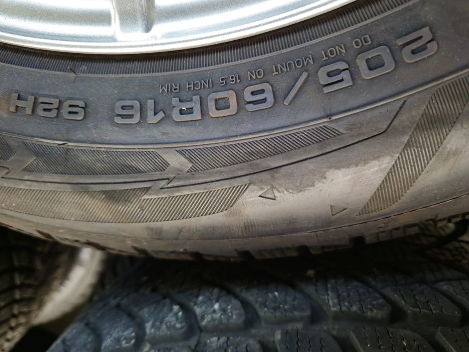 4 anvelope iarna Goodyear 205 60 16 ca și noi