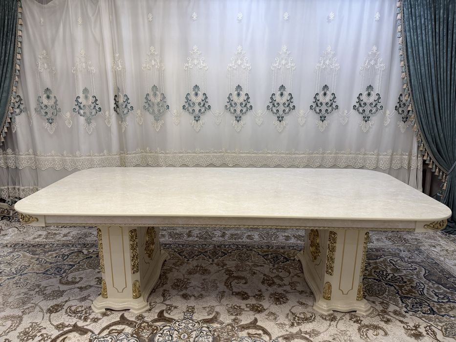 Продается стол со стульями