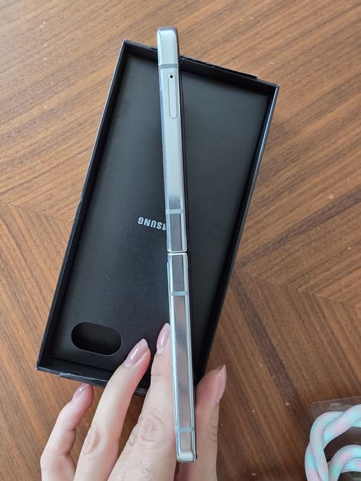 Samsung Z Flip 5 512 GB mint с подаръци