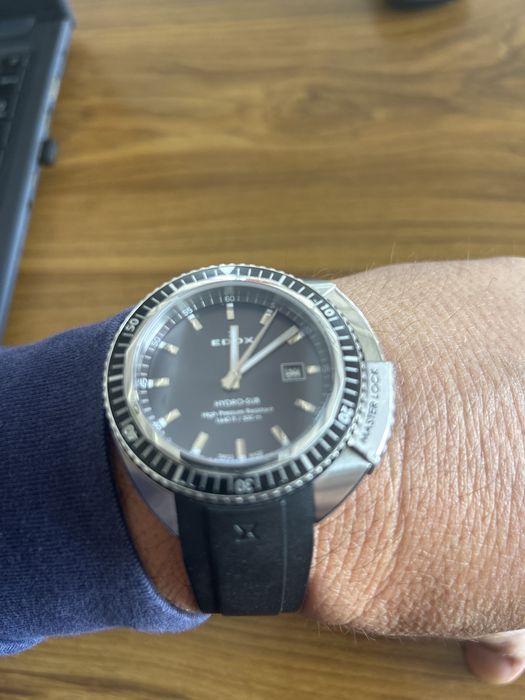 Часовник edox кварцов