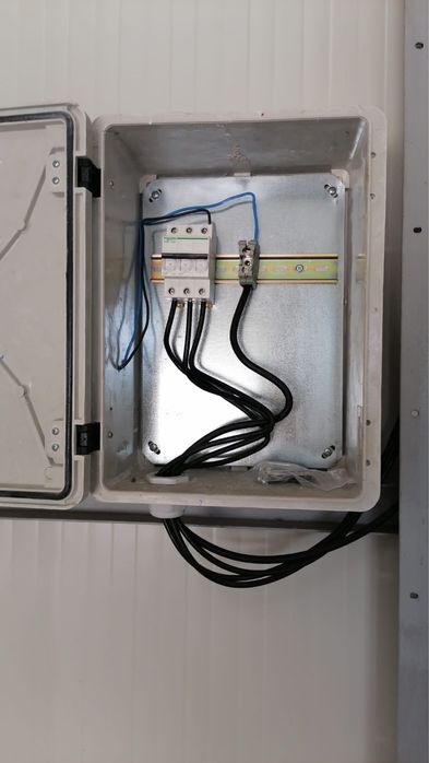 Inchiriez Hala in Chiscani  Parcare mare acces din DJ