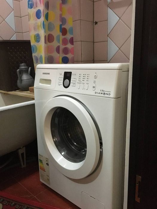 Tinchlik metro yonida