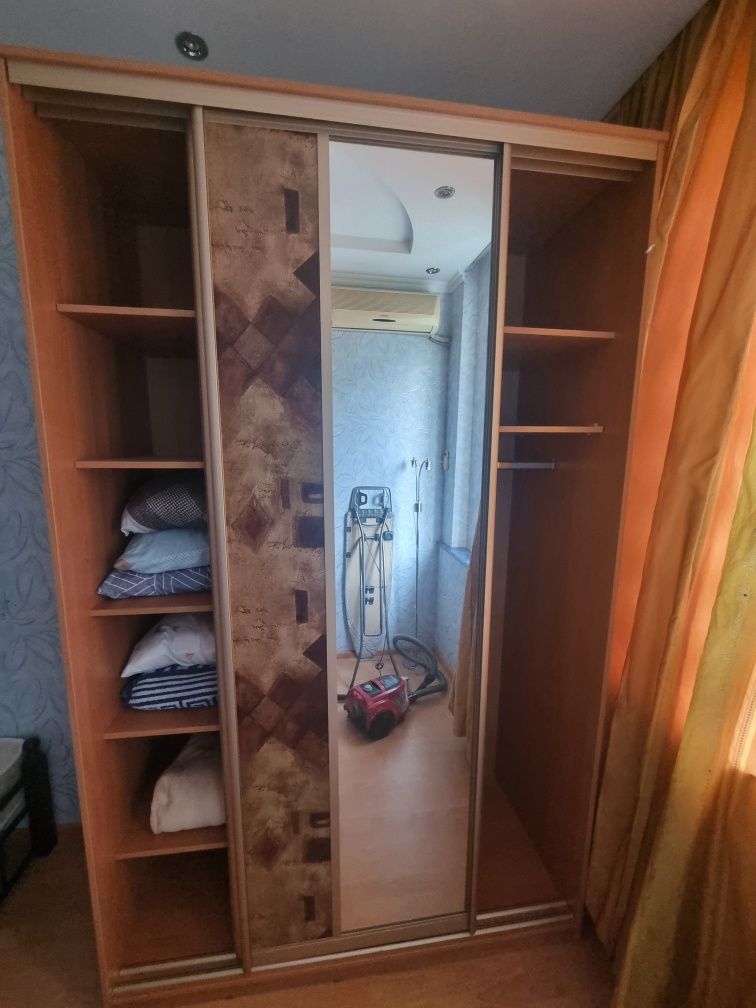 Кровать и шкаф для одежды