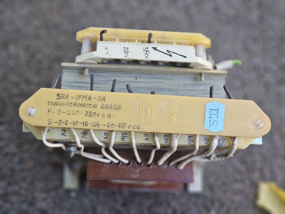 Vând transformator 220v - 380v