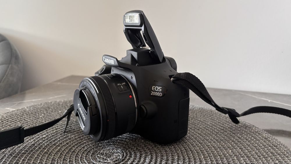 Canon EOS 2000D + obiectiv Canon 50mm