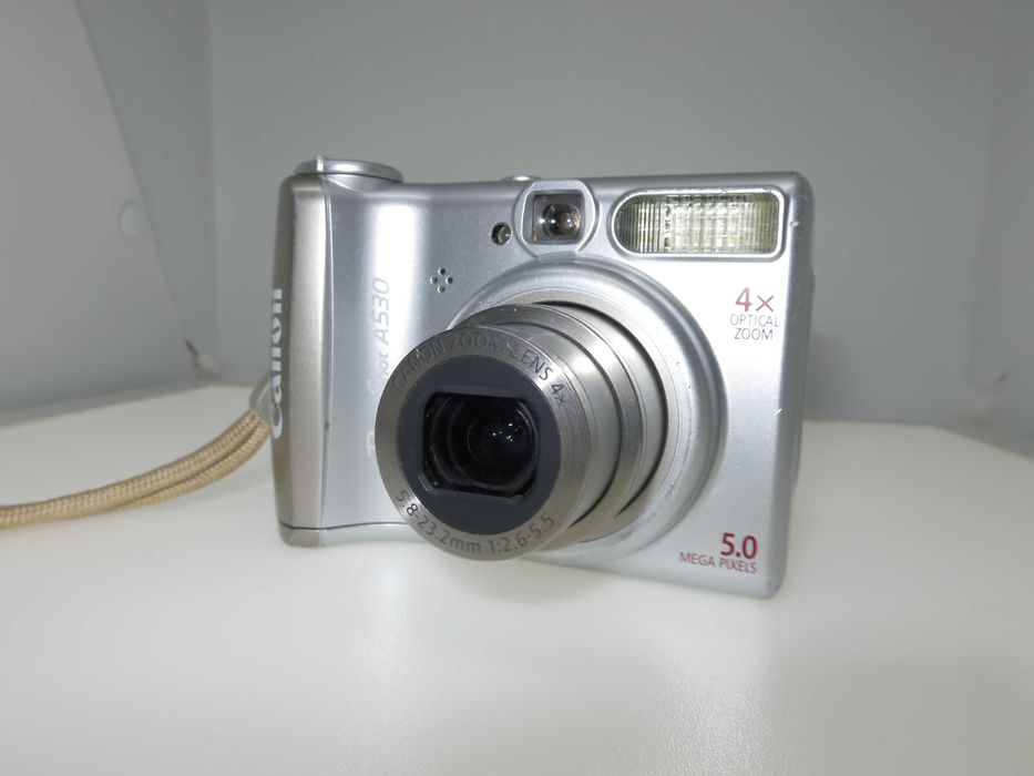 Canon PowerShot A530 ретро дигитален фотоапарат работи и снима отлично