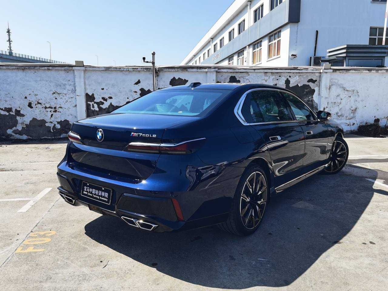 BMW i7 (G70) M70 105.7 kWh (660 лс) xDrive
