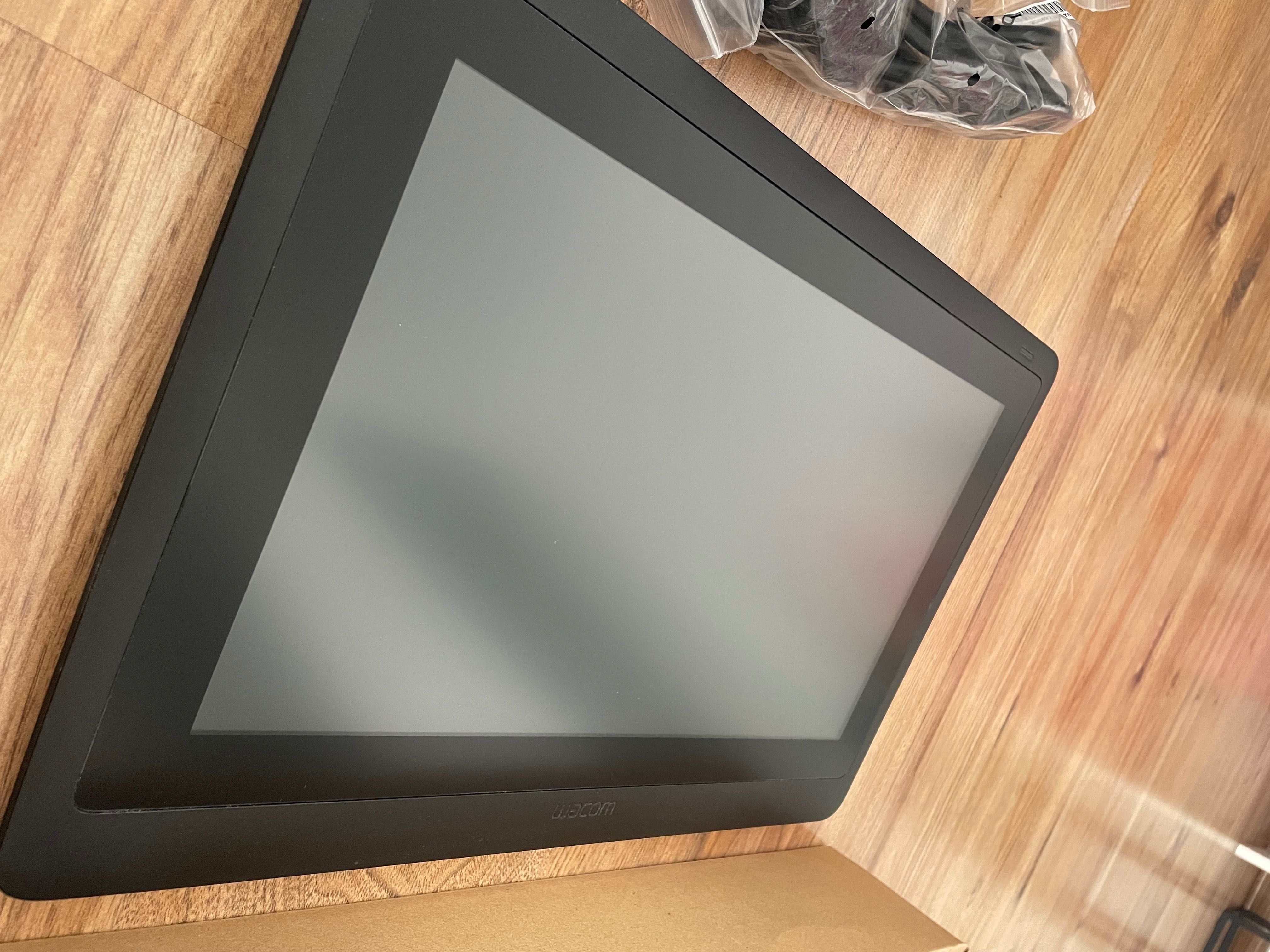 Графичен таблет Wacom - Cintiq 16, DTK-1660 - 15.6", черен