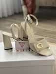 Sandale guess ne purtate