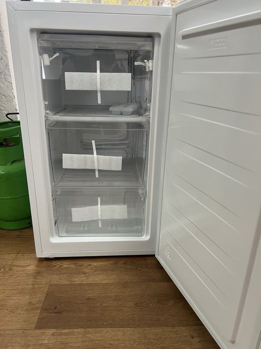 Хладилен Фризер Hisense