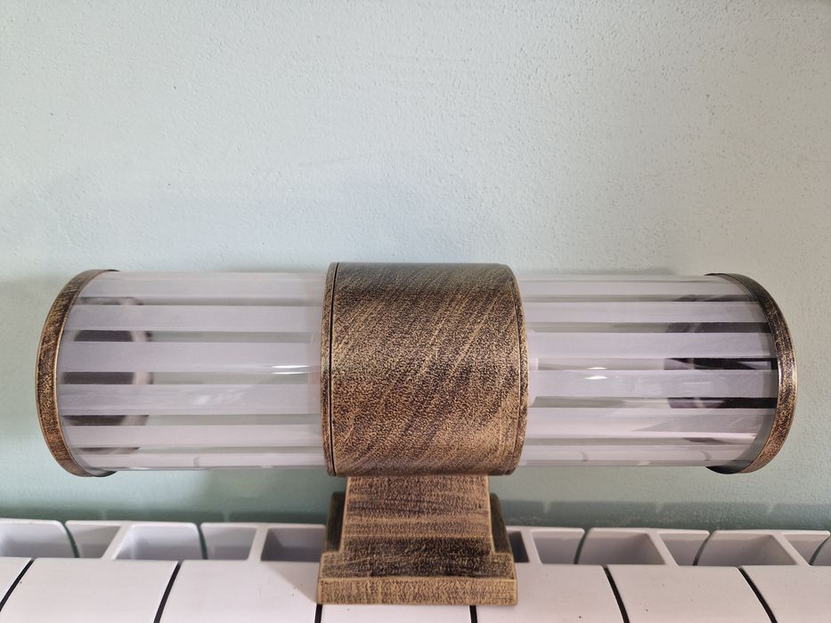 Лампа за стена ,нова с размери около 30см.и диаметър 6 см.