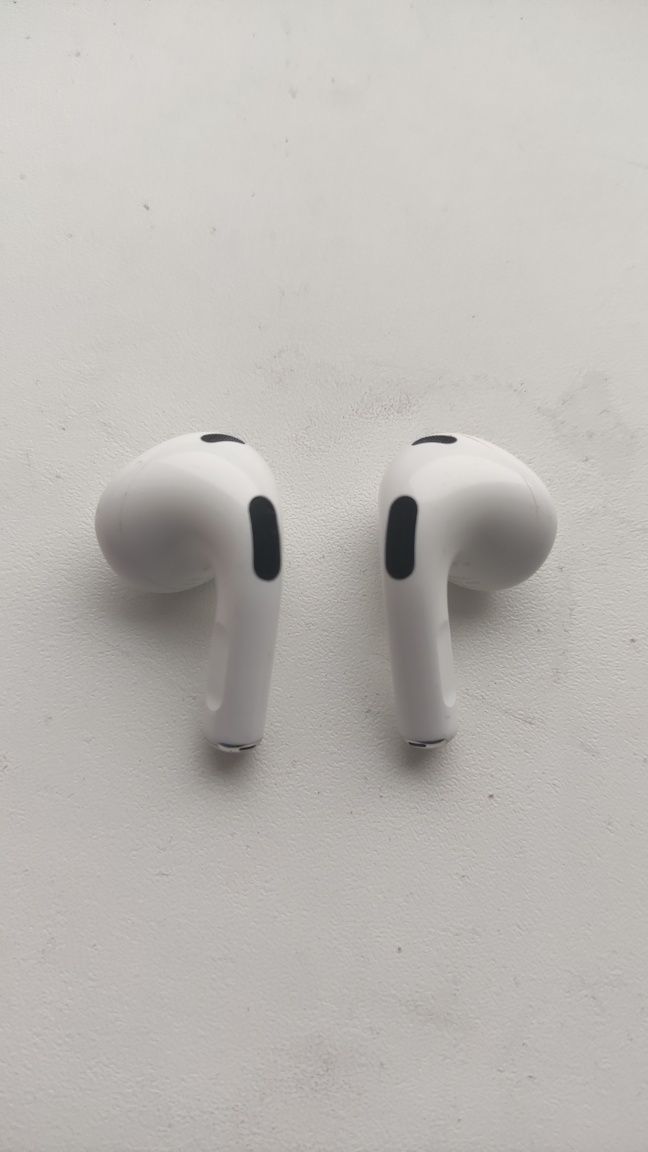 Продам левый ухо и правый ухо от airpods 3 оригинал