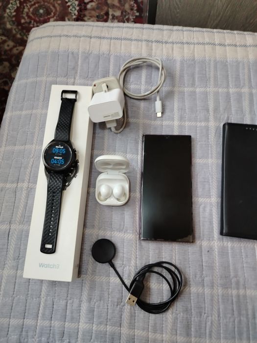 Продам Самсунг S 22 Ультра в Идеальном Состояние Месте Часами и Наушни