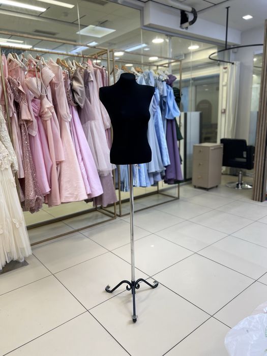 Продам манекен черный