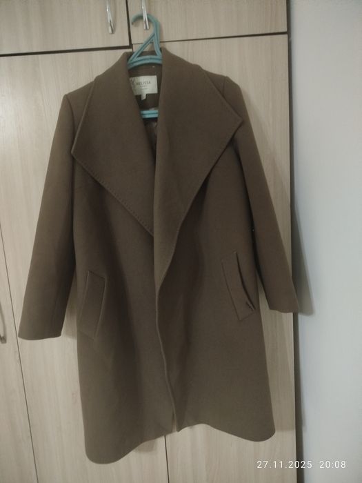 Пальто қоңыр түсті