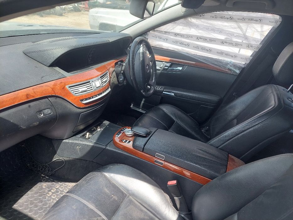 На части W221 Mercedes S320