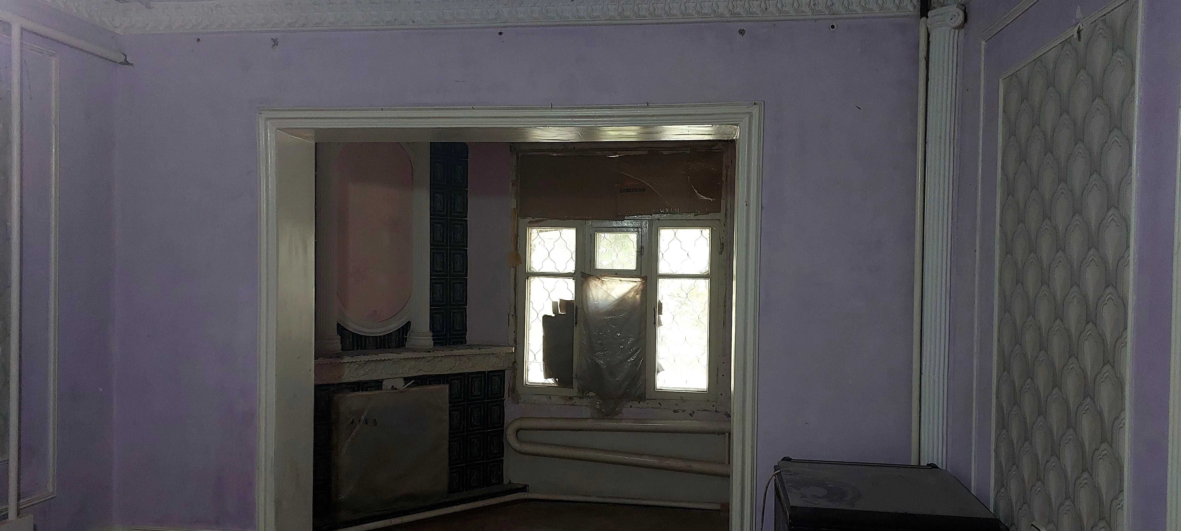 Urganch shaxrida 1 qavatda 5 xonali kvartira sotiladi +podval+ boĝb bn
