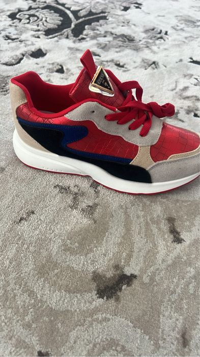 Adidasii marimi disponibile 39-40