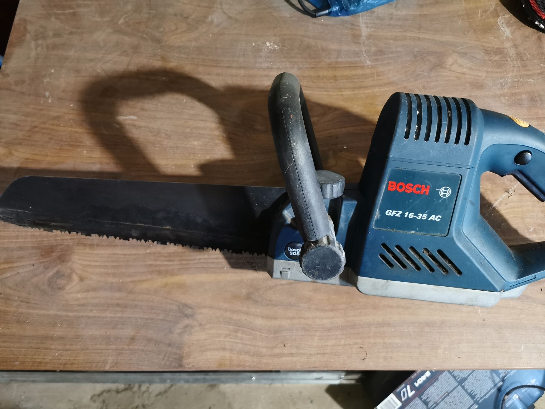 Продавам електрически трион BOSCH GFZ 12-35 AS Profesional