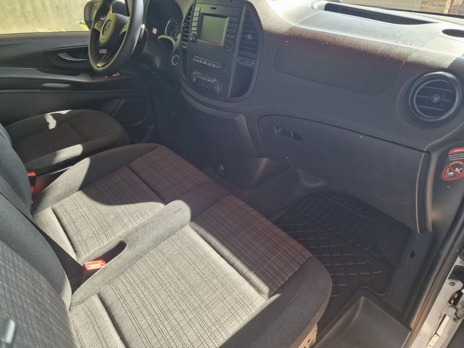 Inchiriez microbus 8+1 locuri Mercedes vito