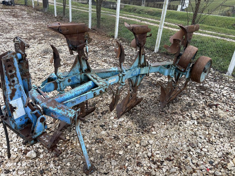 Plug reversibil 3 brazde lemken