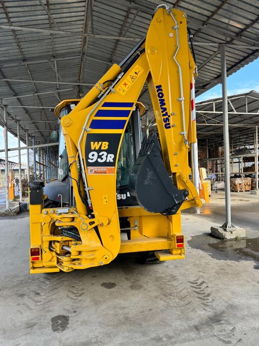 Inchiriez Buldoexcavator Komatsu