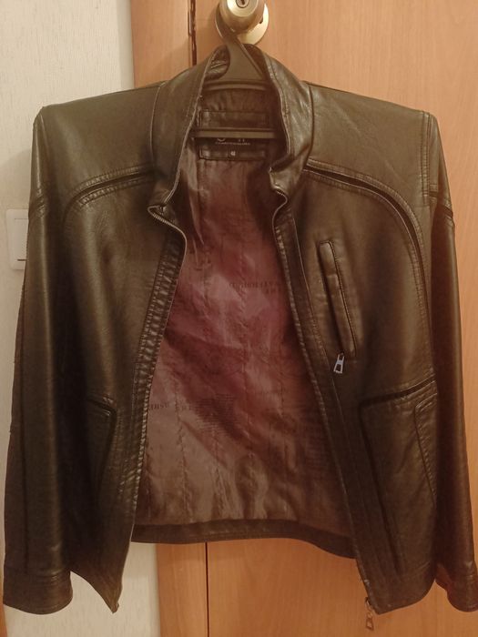 Срочноо в отличном состояний Продам демисезонную одежду