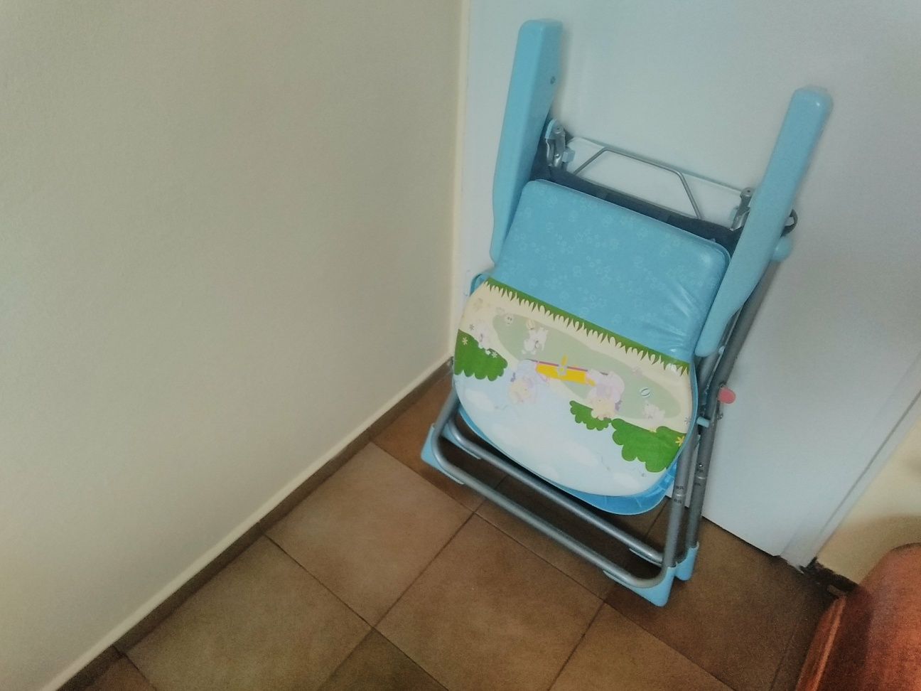 Детско сгъваемо столче за хранене