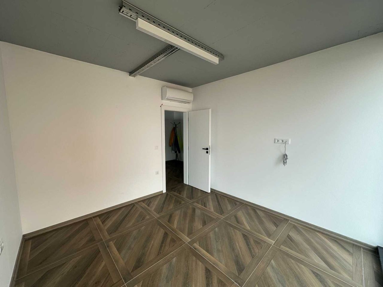 Дава се под наем Офис в Пловдив, Индустриална зона - Юг - 110 кв.м за 660 € - Снимка #6