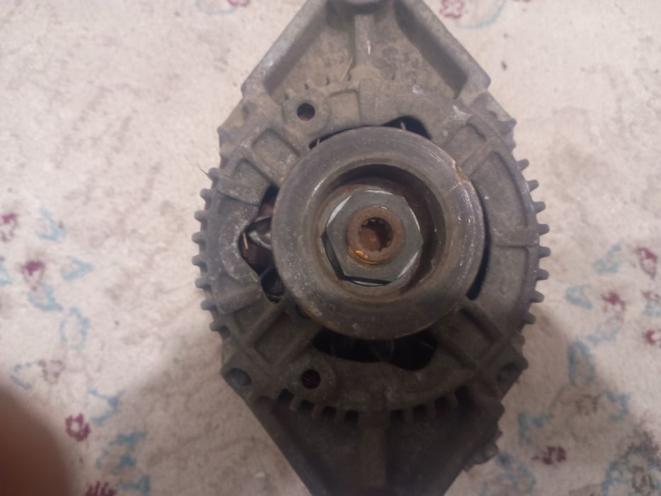 Продам генератор на Опель