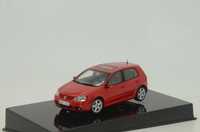 Macheta VOLKSWAGEN ( VW ) GOLF 5 2004 - Autoart, scara 1/43, noua.