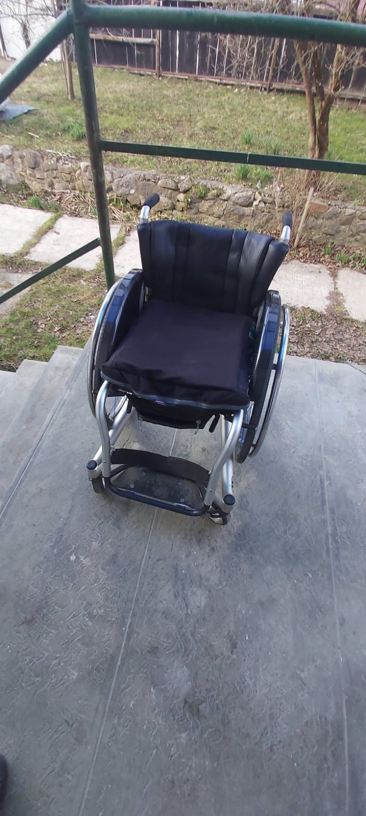 Vând  scaun pentru persoane cu dizabilități