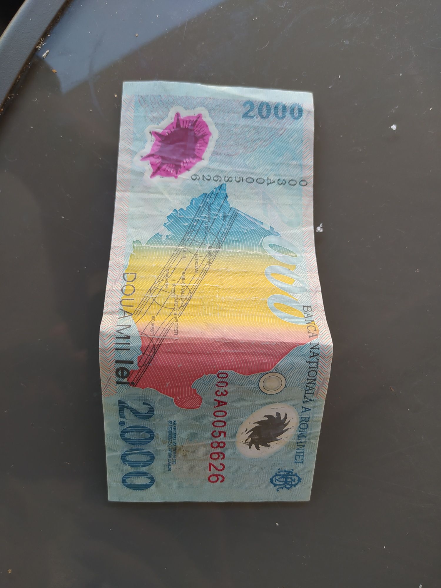 Bancnota 2000 cu eclipsa pentru colectionari