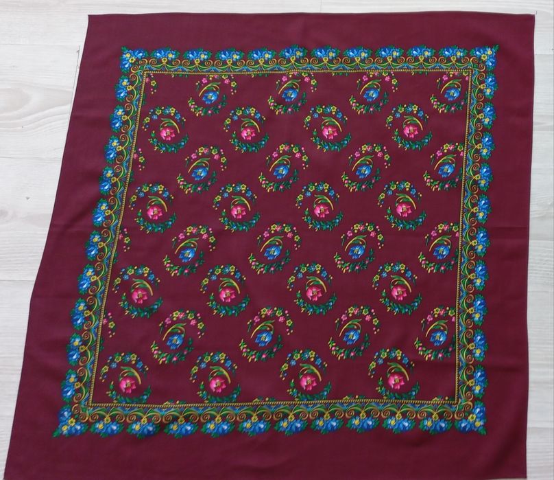 Batic traditional cu model floral