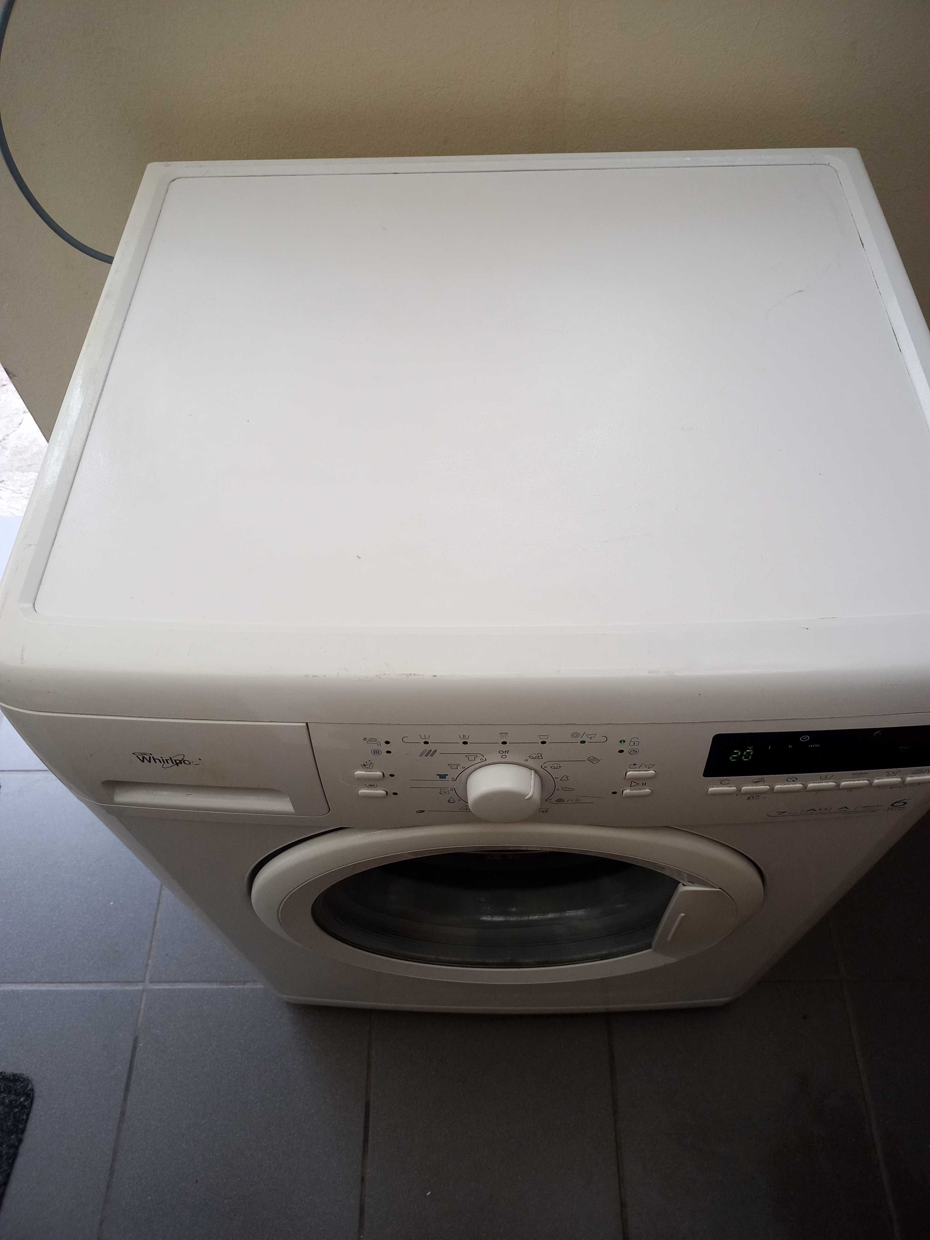 Mașină de spălat automată Whirlpool cu defect,7 kg 1200 rotați