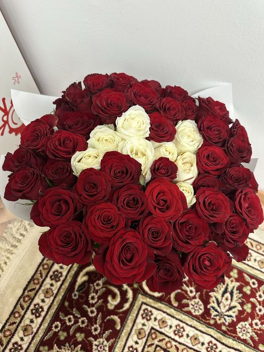 Цветы 51 роза корзина