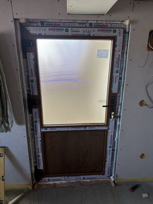 Comfetionarea tamariei pvc usi,geamuri si plase de indecte la comenda