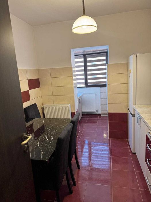 Inchiriez apartament 2 camere, decomandat