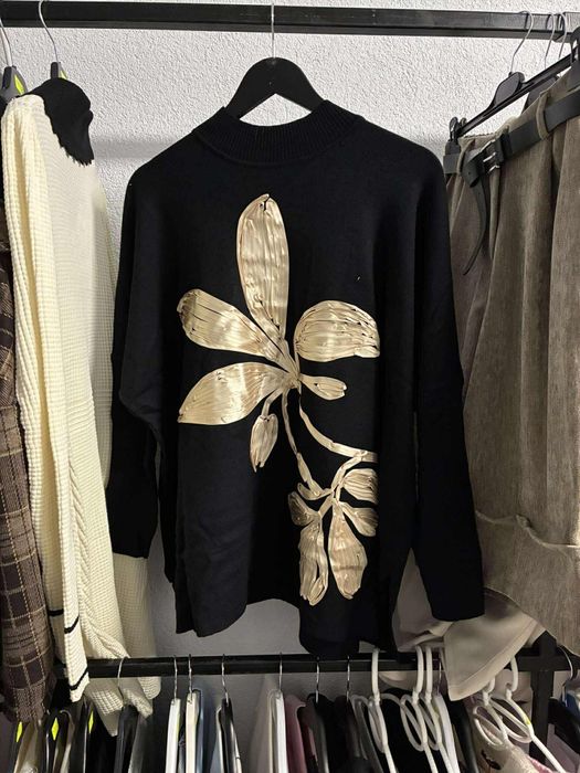 Дамска блуза с цвете