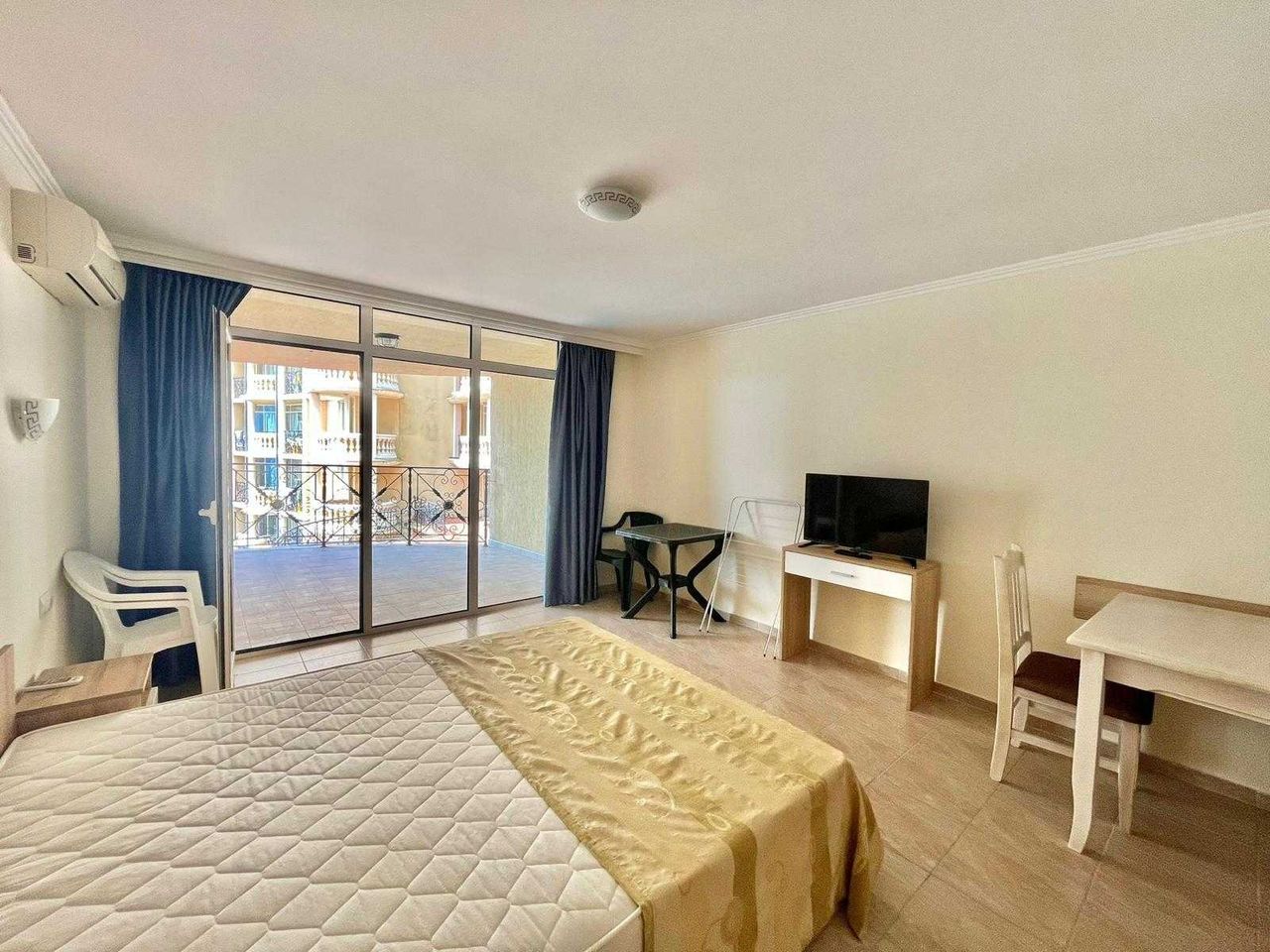Продава се Едностаен апартамент в к.к. Елените - 60 кв.м за 834 €/кв.м - Снимка #2