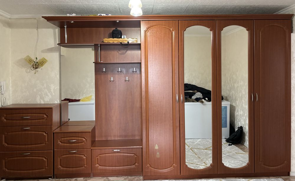 Гардероб шкаф из дерева