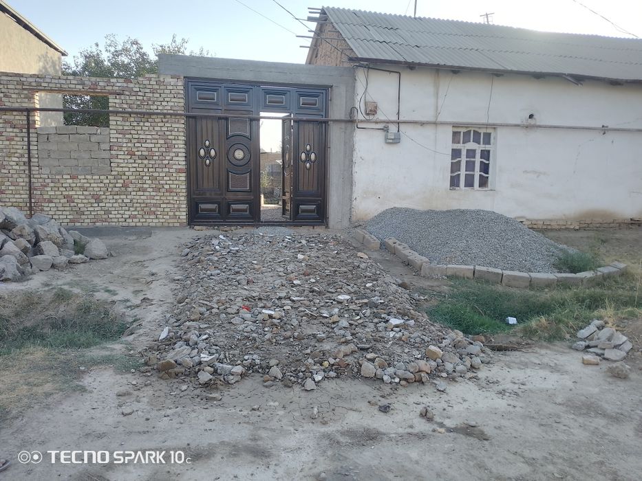 Uy Sotiladi Tez kunda Arzon narx Qulay joylashuv